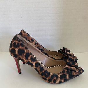 Betsy Johnson Leopard Print Bow Heels Size 9